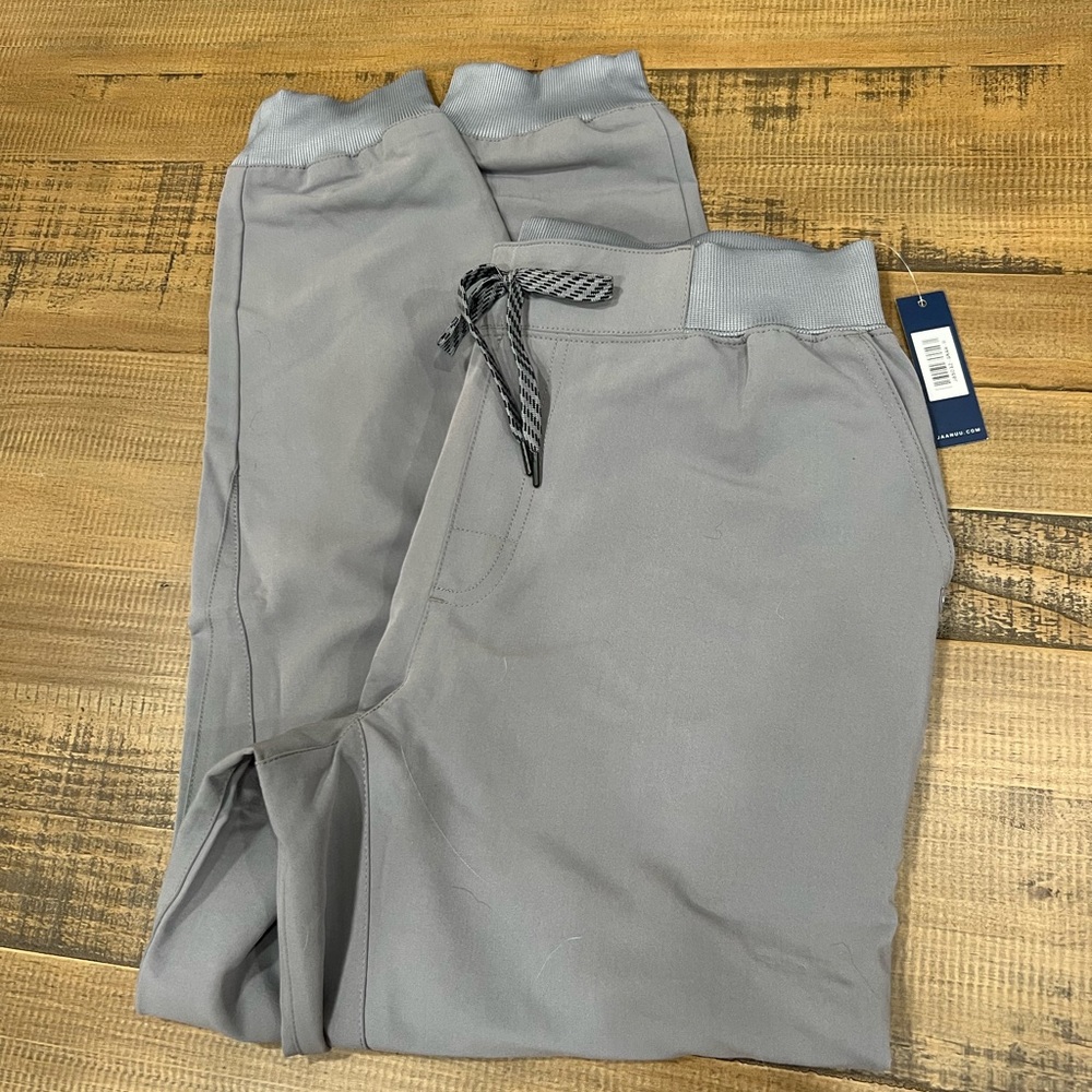 Gray Jaanuu Men’s Scrub Bottoms Size Medium